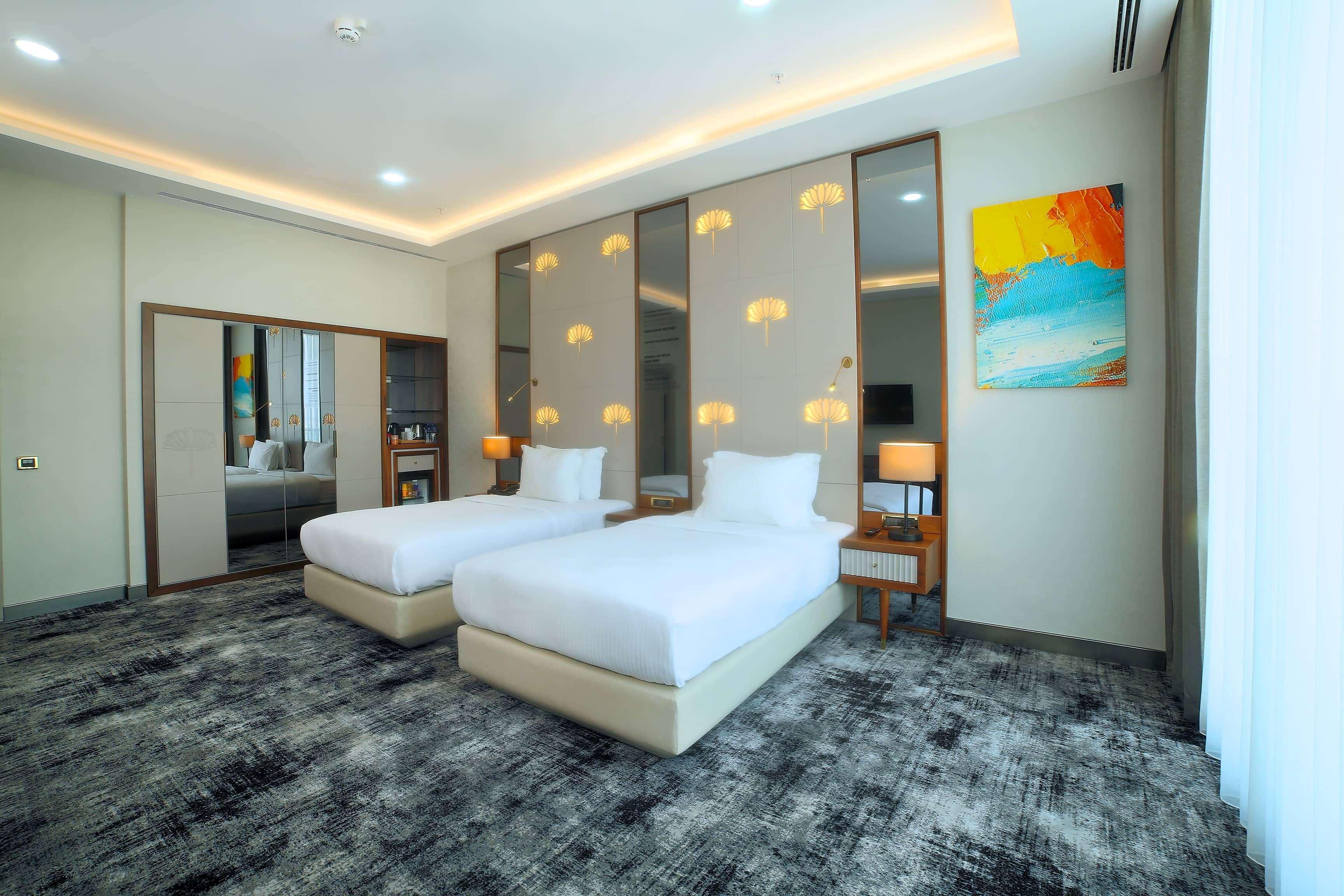 ทริป บาย วินด์แฮม อิสตันบูล ทอปกาปิ Hotel ภายนอก รูปภาพ
